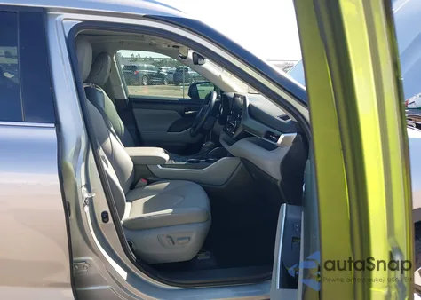 2021 Toyota Highlander Xle z USA, uszkodzony, nr VIN 5TDGZRAH1MS048820